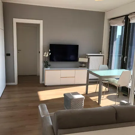 Fiera Milanocity View With Terrace Next To Shopping Mall Апартаменты Милан